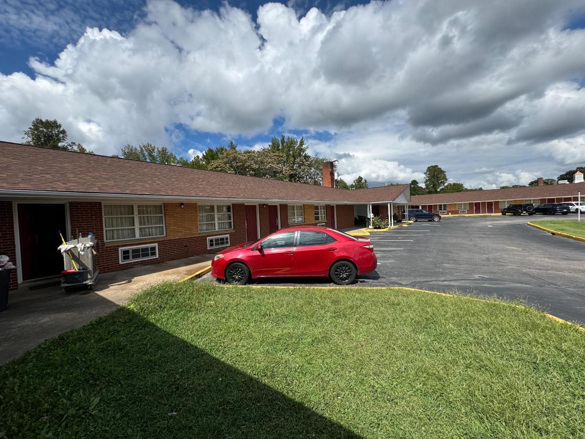 Travel Inn By Oyo Danville Us-29 Exterior foto